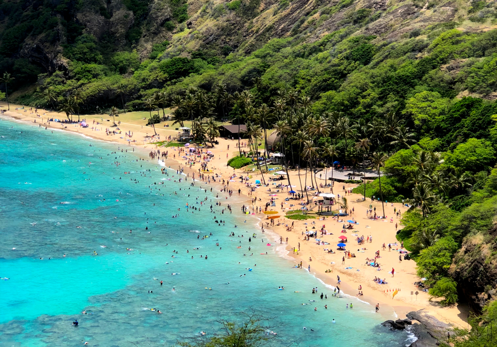 Den Strand auf Hawaii genießen. Zeit im Freien zu verbringen ist ein toller Stressabbau