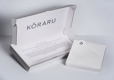 umweltfreundliche Koraru-Verpackung für nachhaltige Badebekleidung