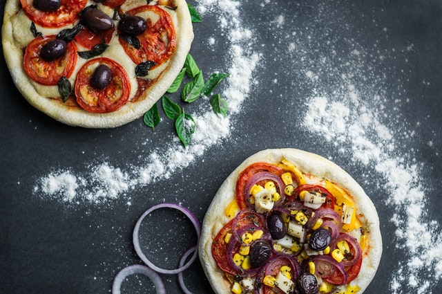 Pizza saine au petit légumes et olives