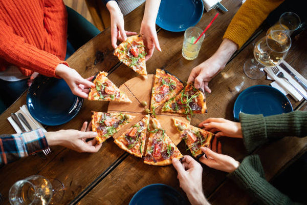 Pizza avec des amis 