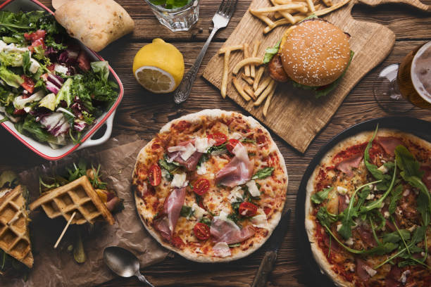 Pizza salade et frites