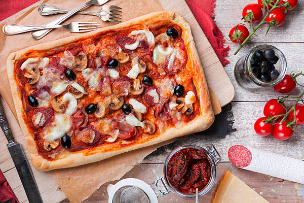Pizza tomate, olive, champignon