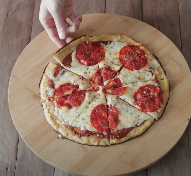 Pizza de coliflor keto – 