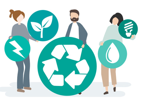 Trois personnes tenant des icônes de durabilité : feuille, éclair, recyclage et goutte d'eau, représentant l'engagement écologique