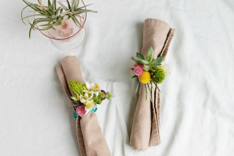 Serviettes en papier décoratives avec plantes
