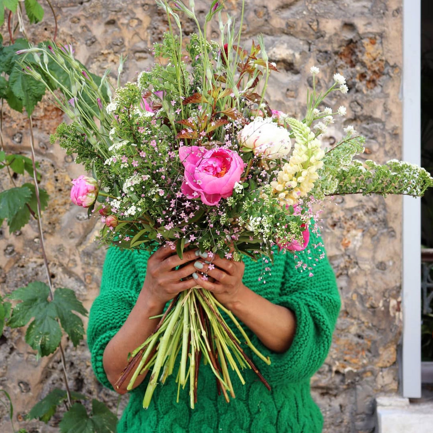 Découvrez nos fleurs françaises et de saison et soutenez notre association  – du Pain & des Roses