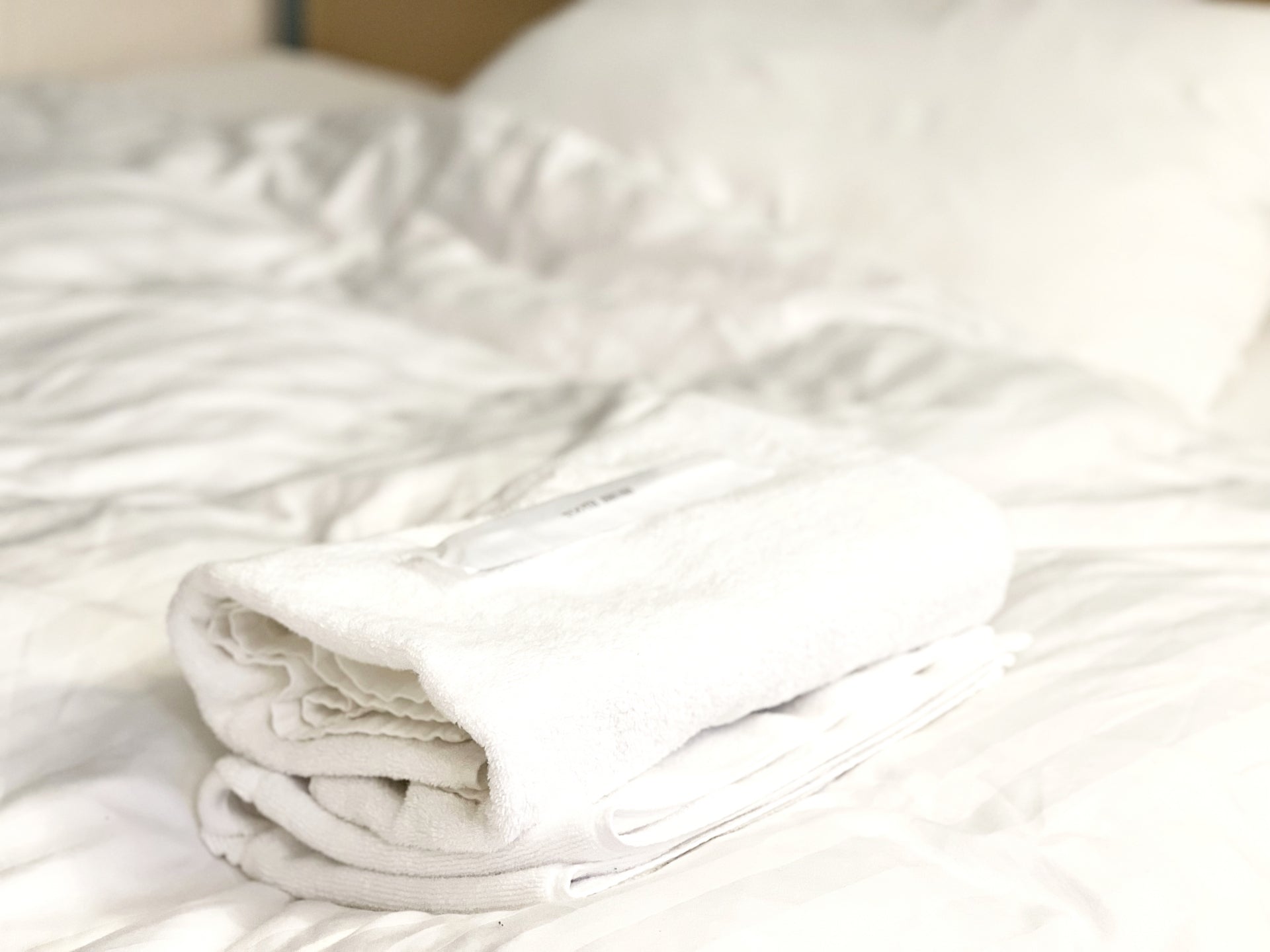 家にある物でできる「手作り枕」とは？バスタオル・マット類が睡眠の質を改善