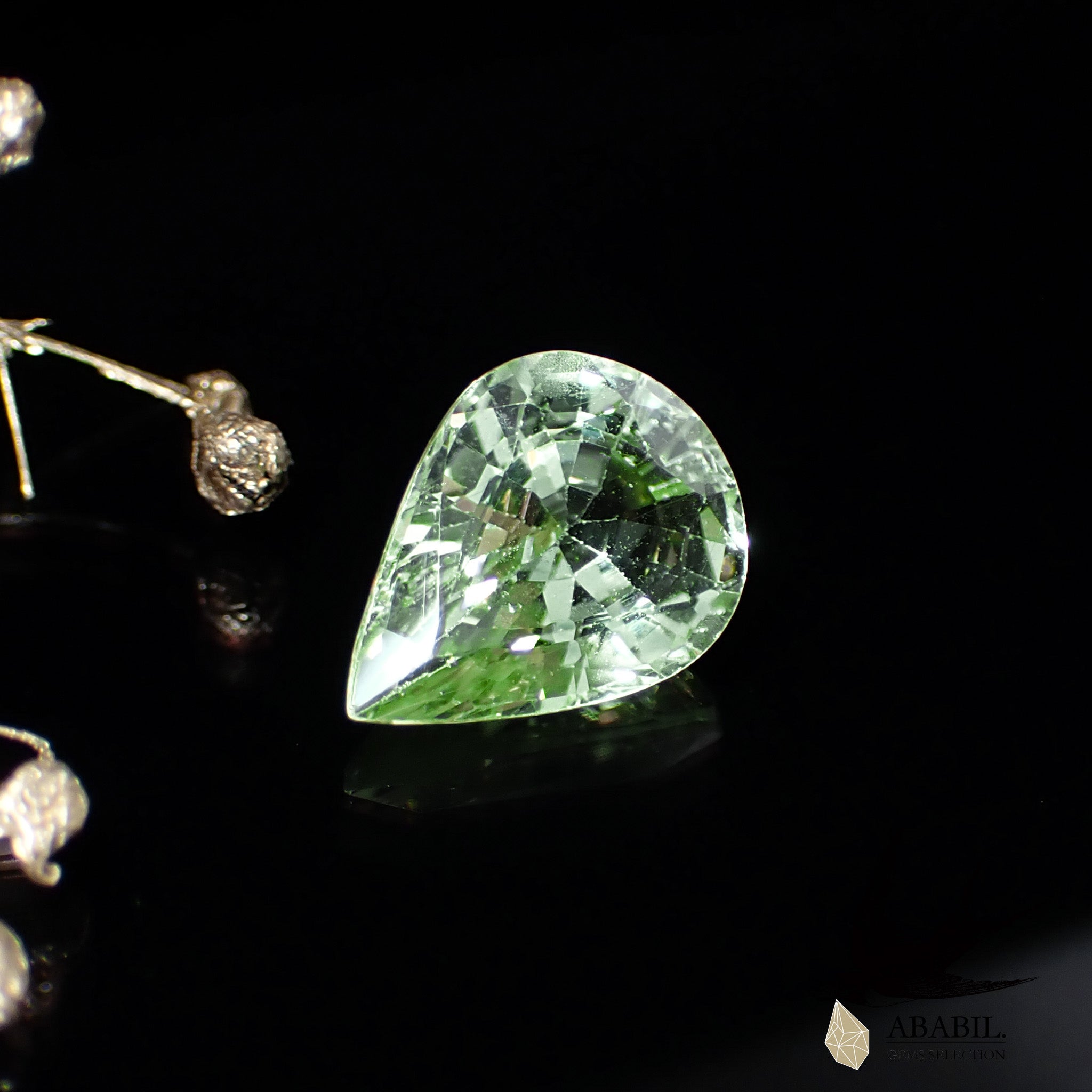 天然グリーンガーネット２．５６ＣＴ（ミントガーネット）-