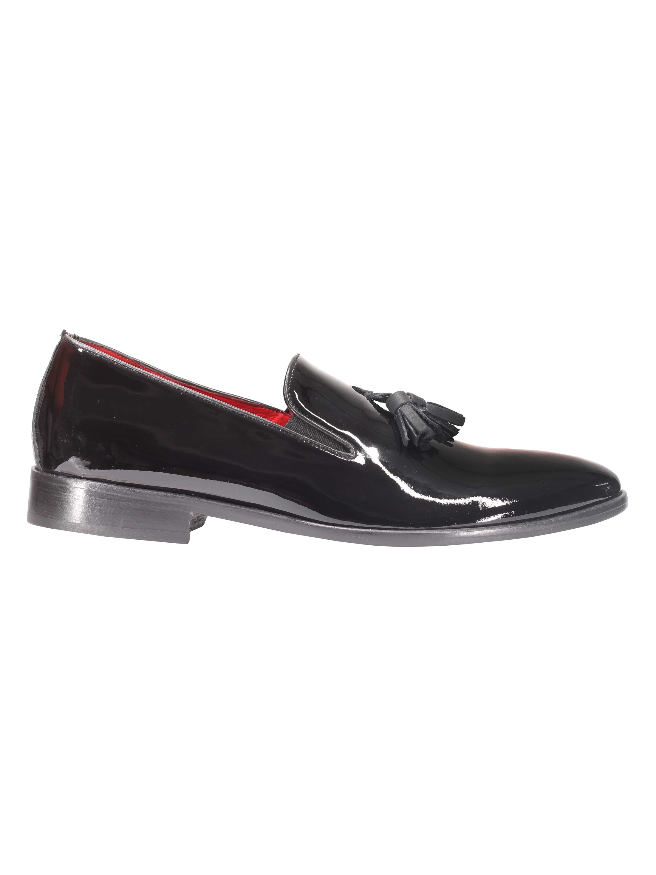 SHINY LEATHER TASSEL LOAFER IN BLACK