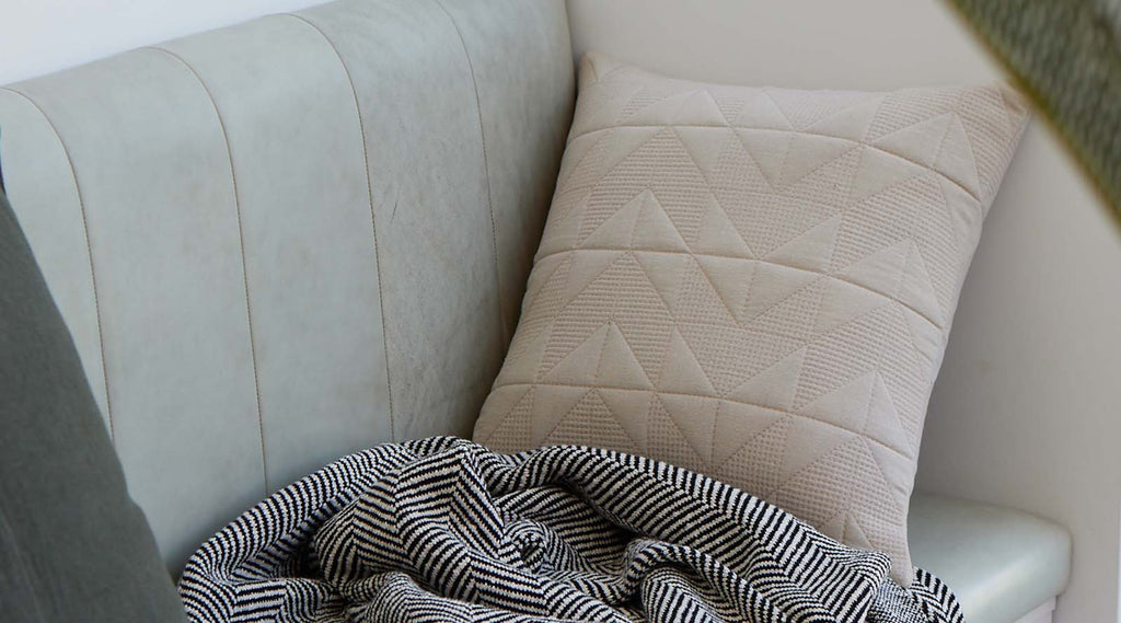 Prado Linen cushion with Solano Onyx throw