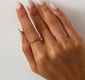 Willow Ring | Fine Jewelry - koraandky