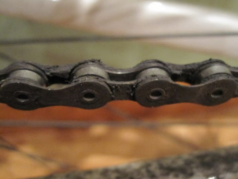 Bicycle chain with sand