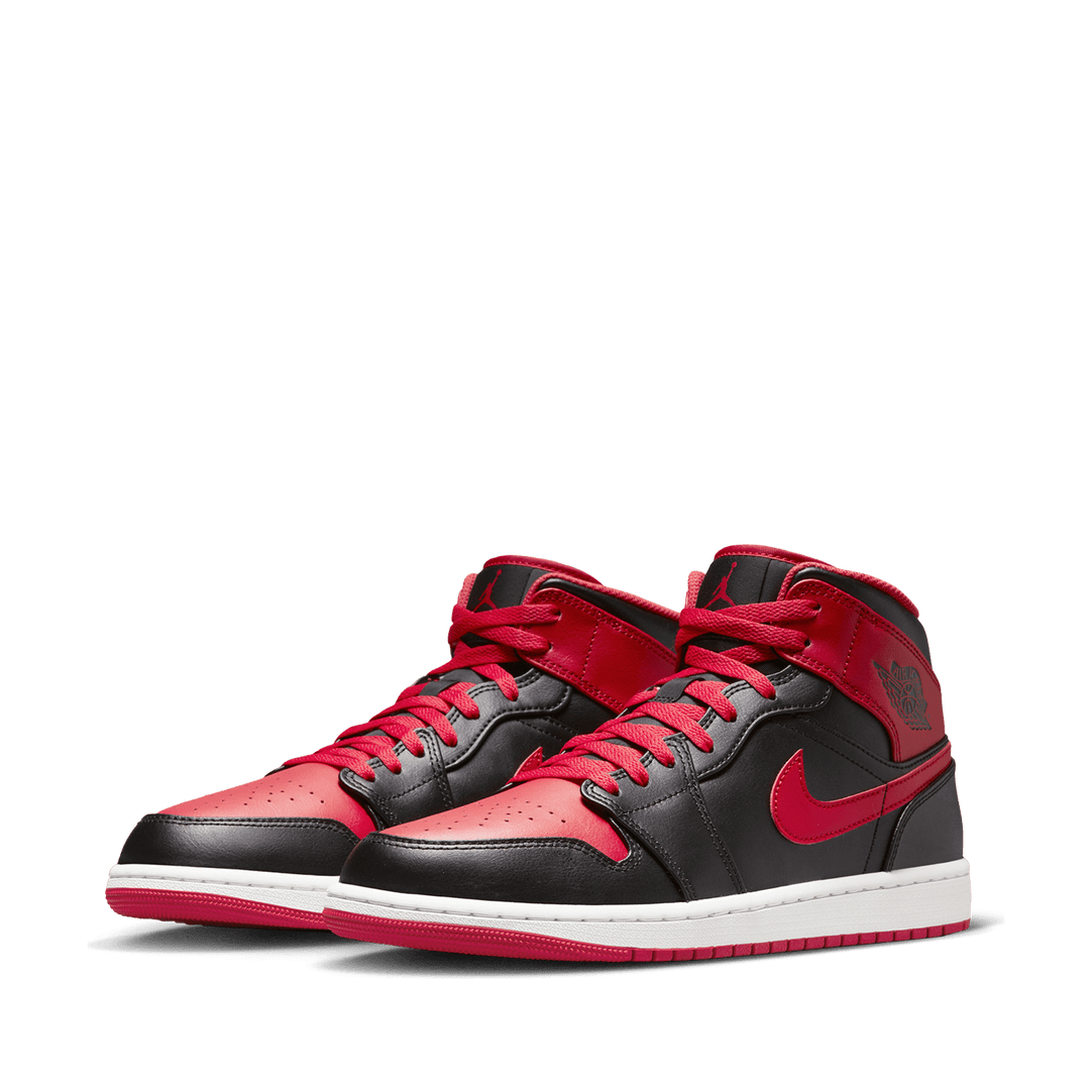 black jordan 1 red