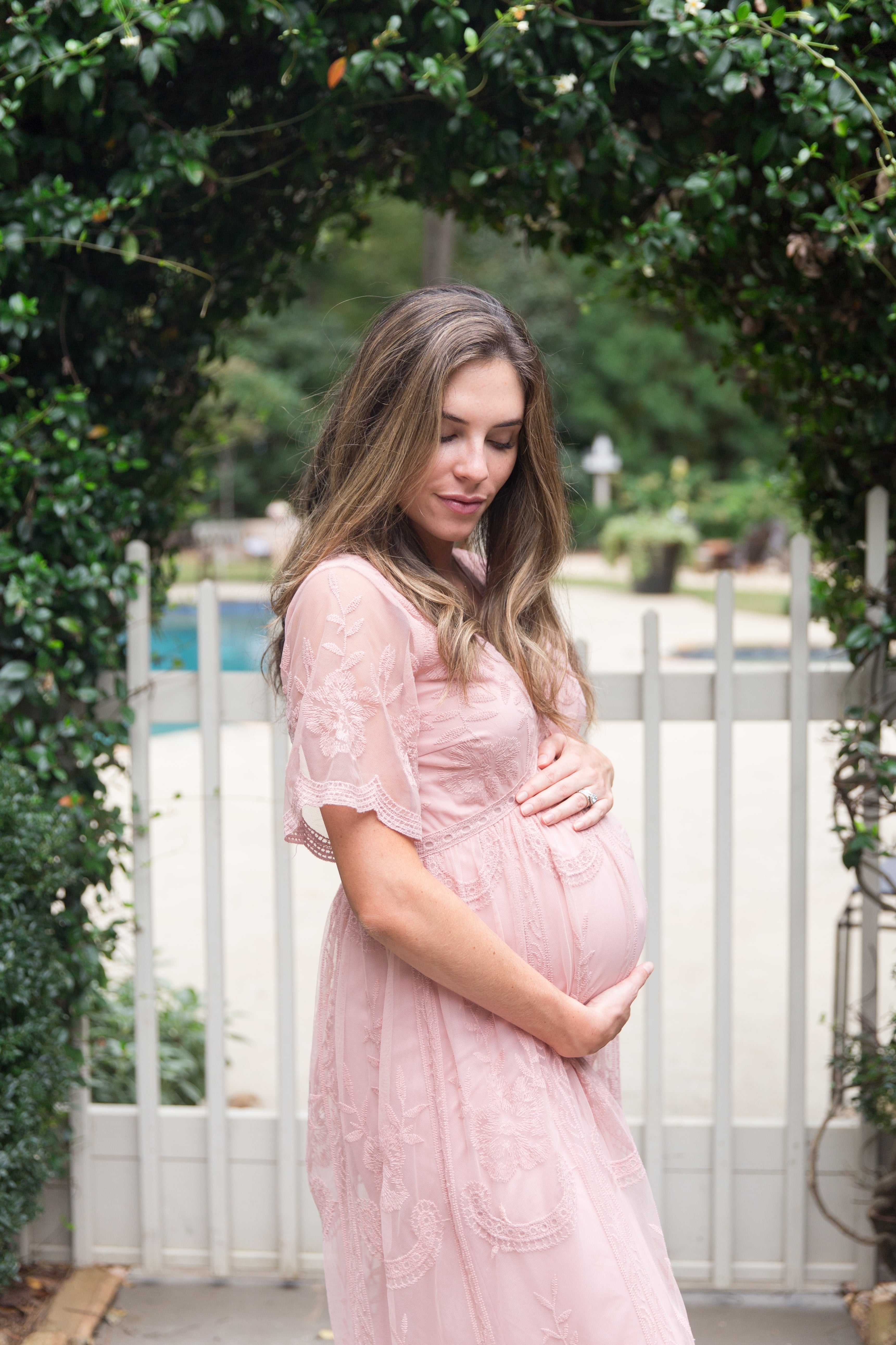 Skincare during pregnancy - maternity photo of Jordan.