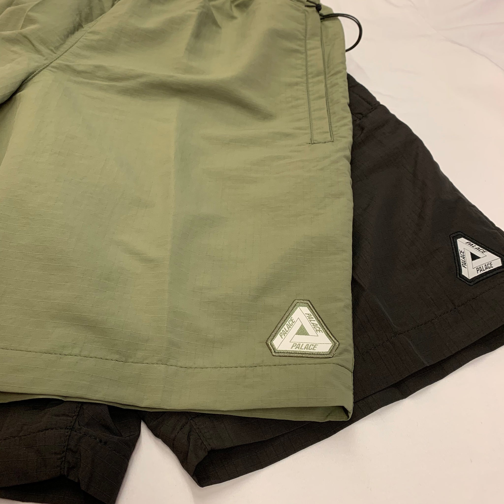 PALACE SKATEBOARDS SOFAR SHELL SHORT