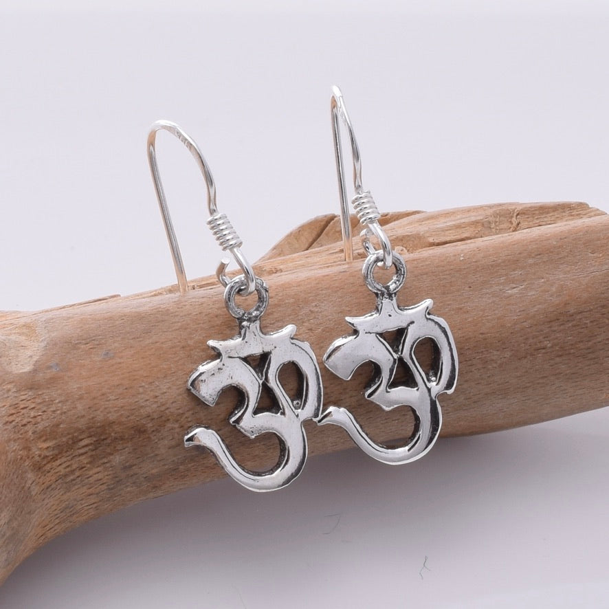 E662 - 925 Silver Ohm earrings