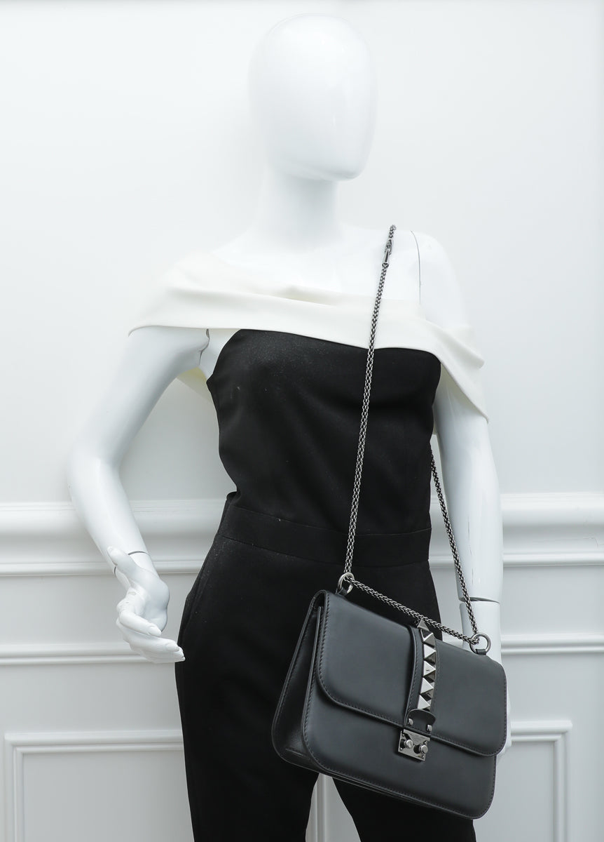 legeplads Synlig Gentleman Valentino Black Rockstud Glam Lock Medium Flap Bag – The Closet