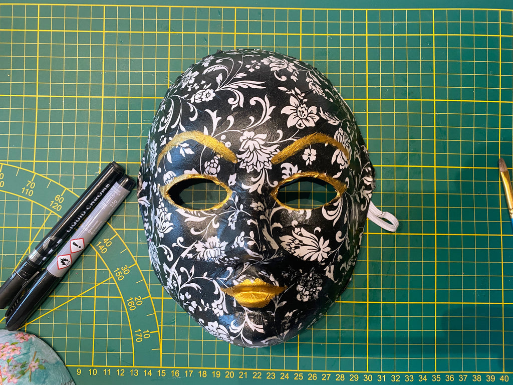 Maske anmalen