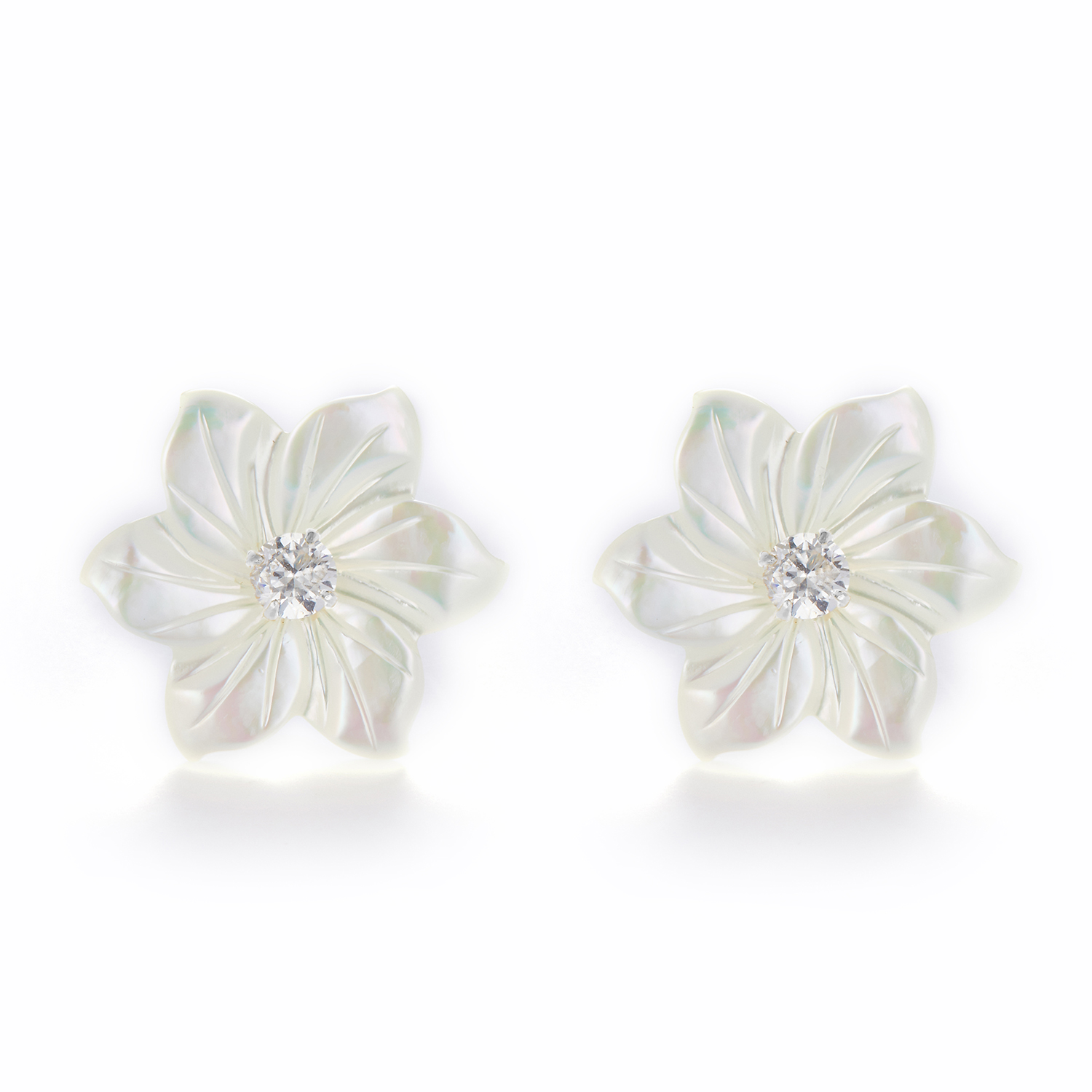 Billede af LuvaLu Jewellery - White Flower ørestikker Sølv