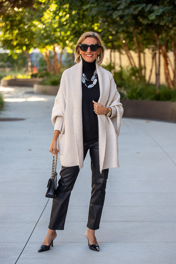 A Chic Cream And Black Look For The Holiday Season – Just Style LA