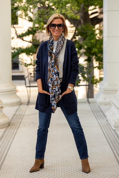 Pairing Navy With Gray For A Stylish And Cozy Fall Look – Just Style LA