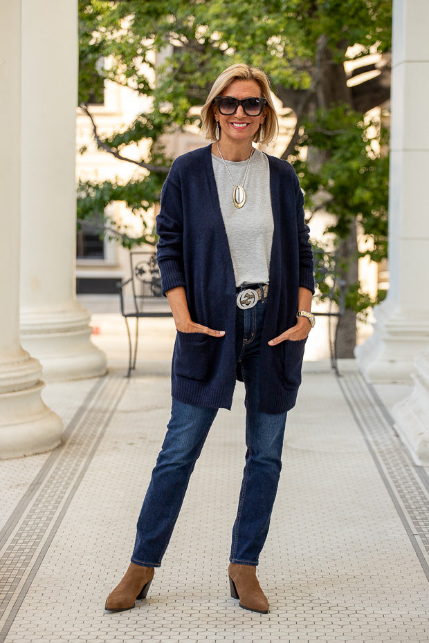 Pairing Navy With Gray For A Stylish And Cozy Fall Look – Just Style LA