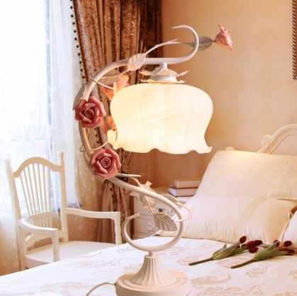 Lampada da tavolo per camera da letto a LED, stile europeo,decorazione per la sala da pranzo,in ceramica,220V,rosa
