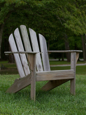 A typical modern-day Adirondack chair. (Image: Greg Hume, CC BY-SA 3.0)