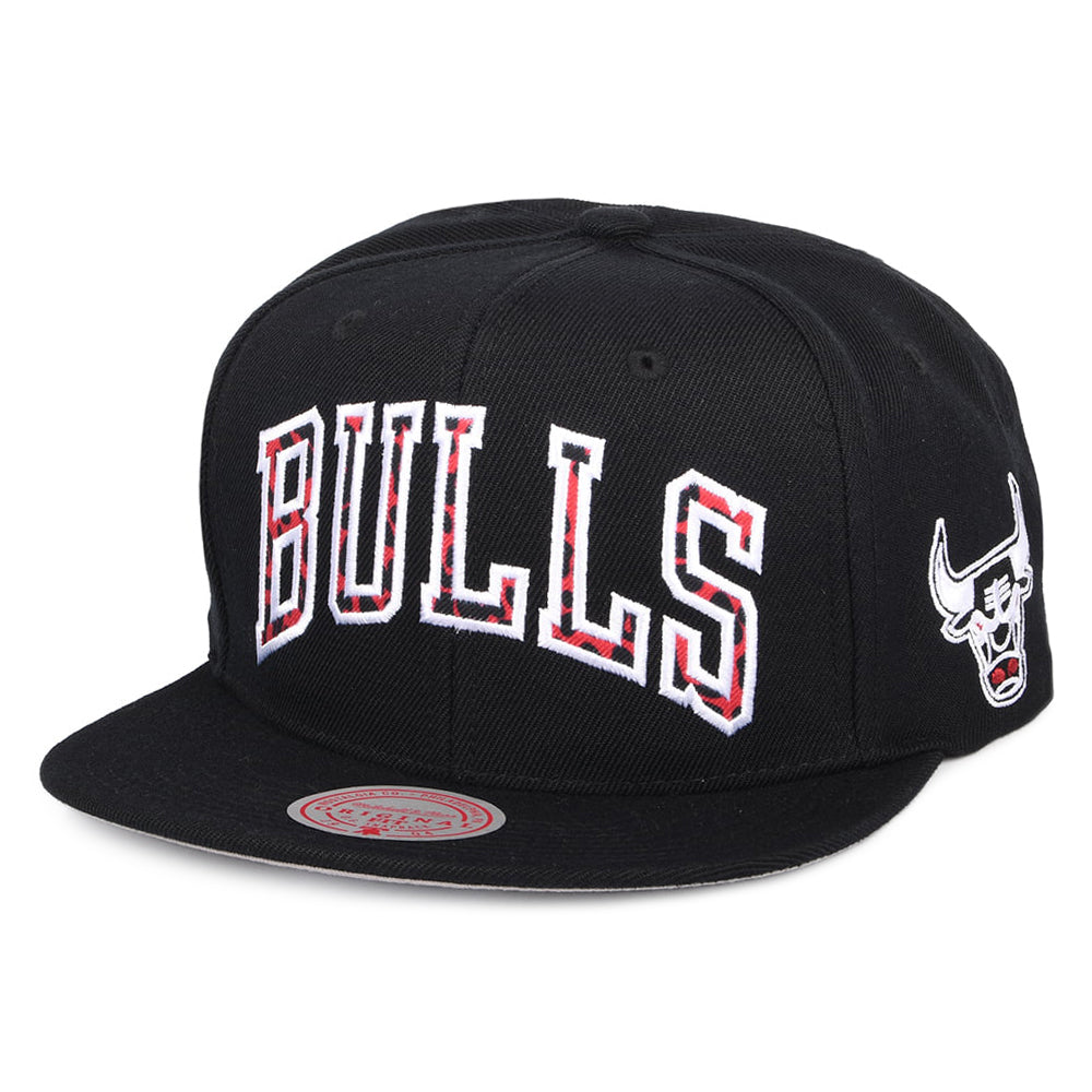 black chicago bulls snapback