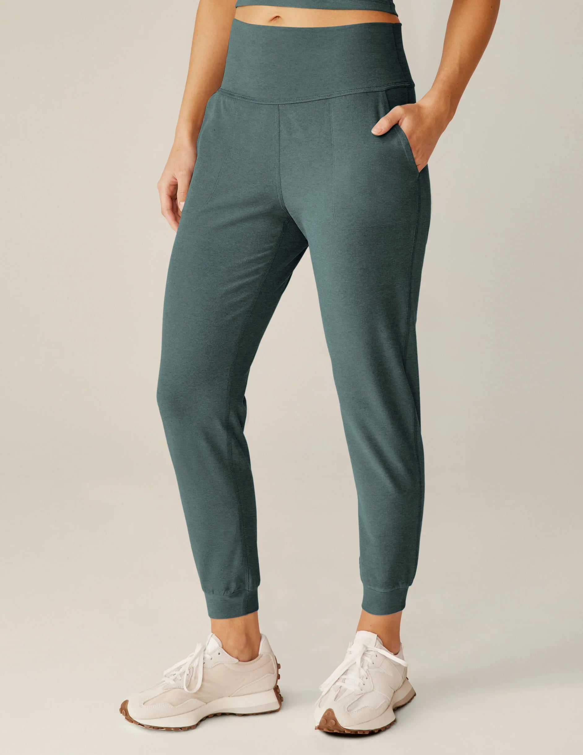 Yoga Joggers and Sweatpants for Women, 50+ Brands