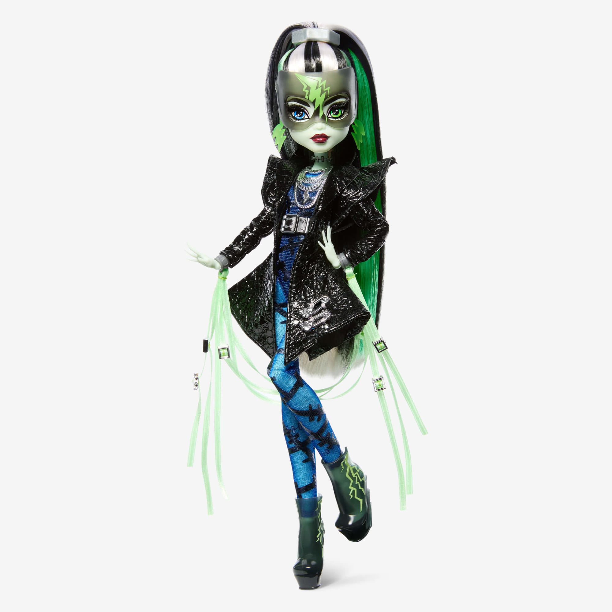 Monster High Doll with Posters, Draculaura in Black and White Reel Drama  Cinema Edition 