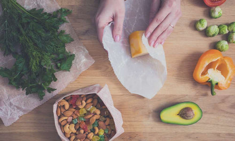 Storing fruit and vegetables in natural wax wraps