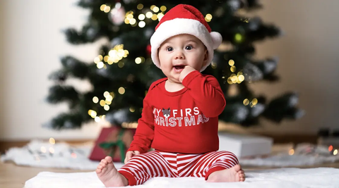 Habillez les plus petits avec des tenues de fête avec des imprimés de Noël