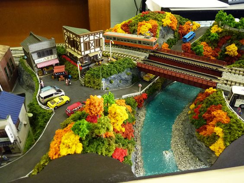 Japanese model trains craft captivating replicas that transport enthusiasts into intricate miniature worlds (source: Pinterest).