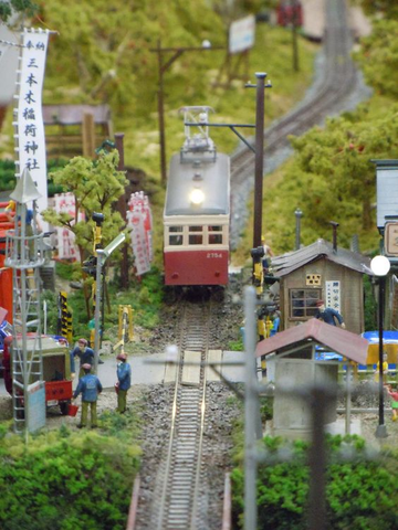Les trains miniatures japonais incarnent la précision, reproduisant chaque nuance avec finesse artistique (source : Pinterest).