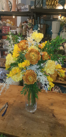 composizione-floreale-fiori-artificiali-gialla