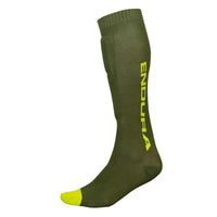 biketart Endura SingleTrack Shin Guard Sock | biketart Rewards + Free Delivery Over £50 | 0% Finance Available on all Bikes