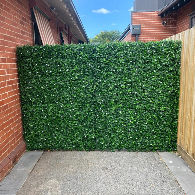 Artificial flowering boxowod hedge panel