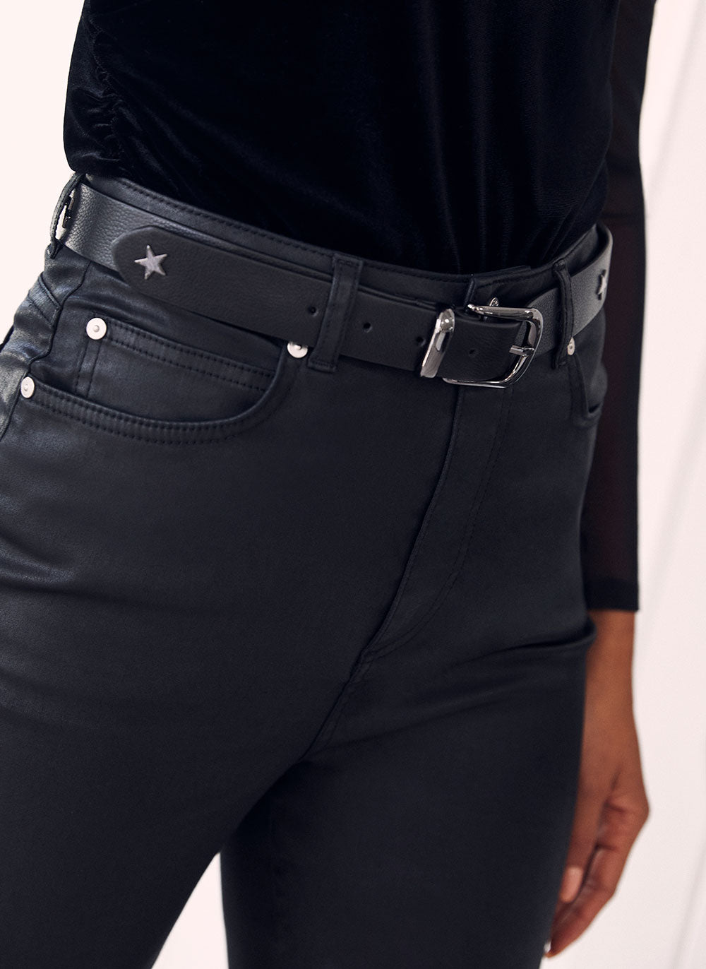 Belt with metal eyelets - Women