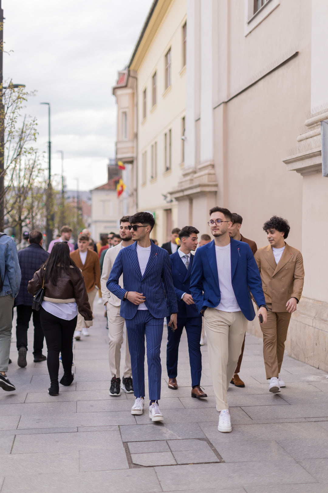 street style sedinta foto men's club in Cluj-Napoca