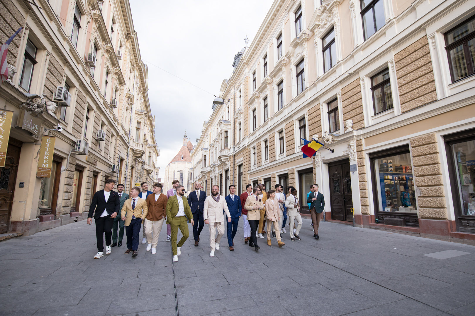 street style sedinta foto men's club in Cluj-Napoca