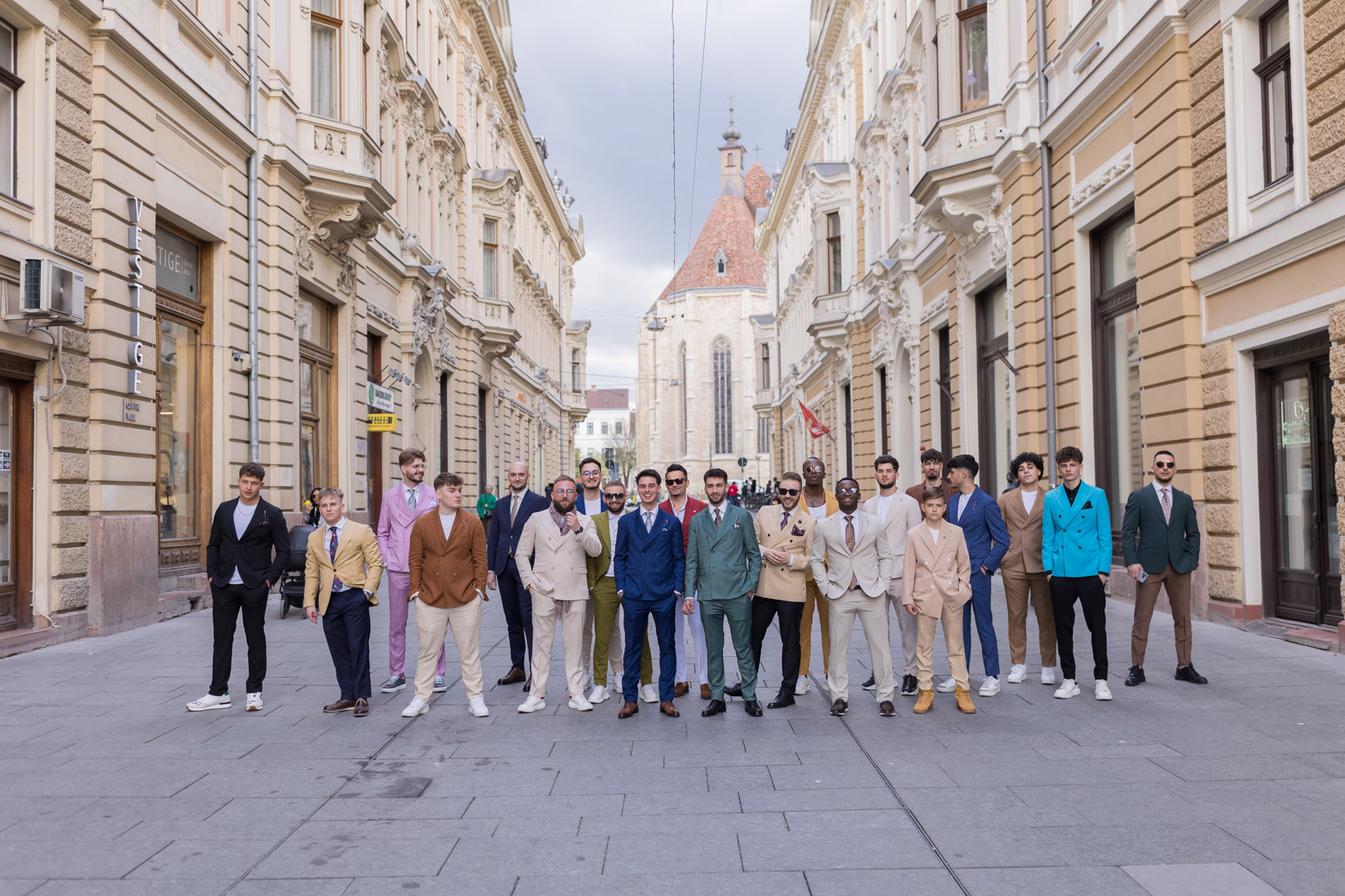 street style sedinta foto men's club in Cluj-Napoca