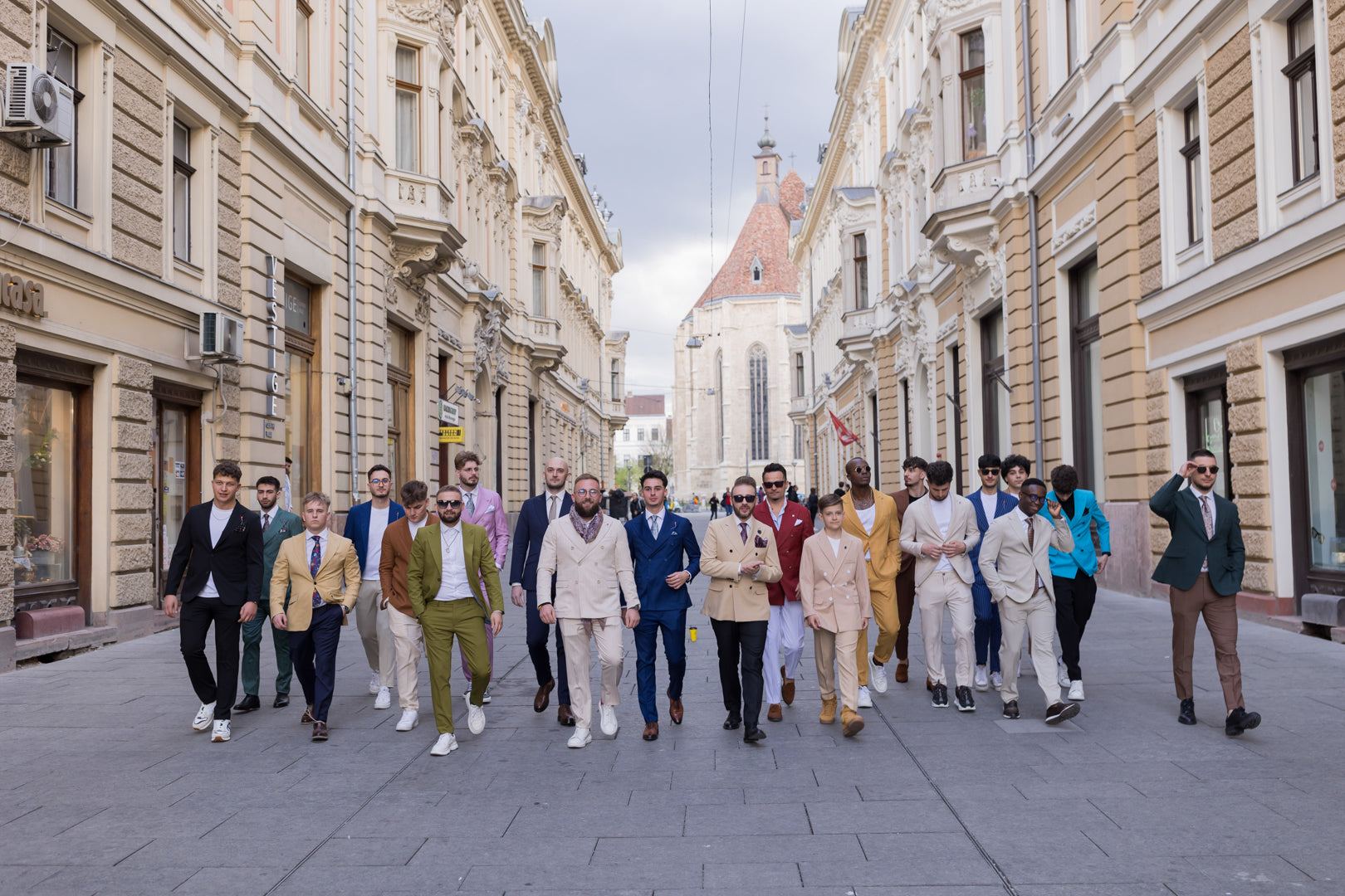 street style sedinta foto men's club in Cluj-Napoca