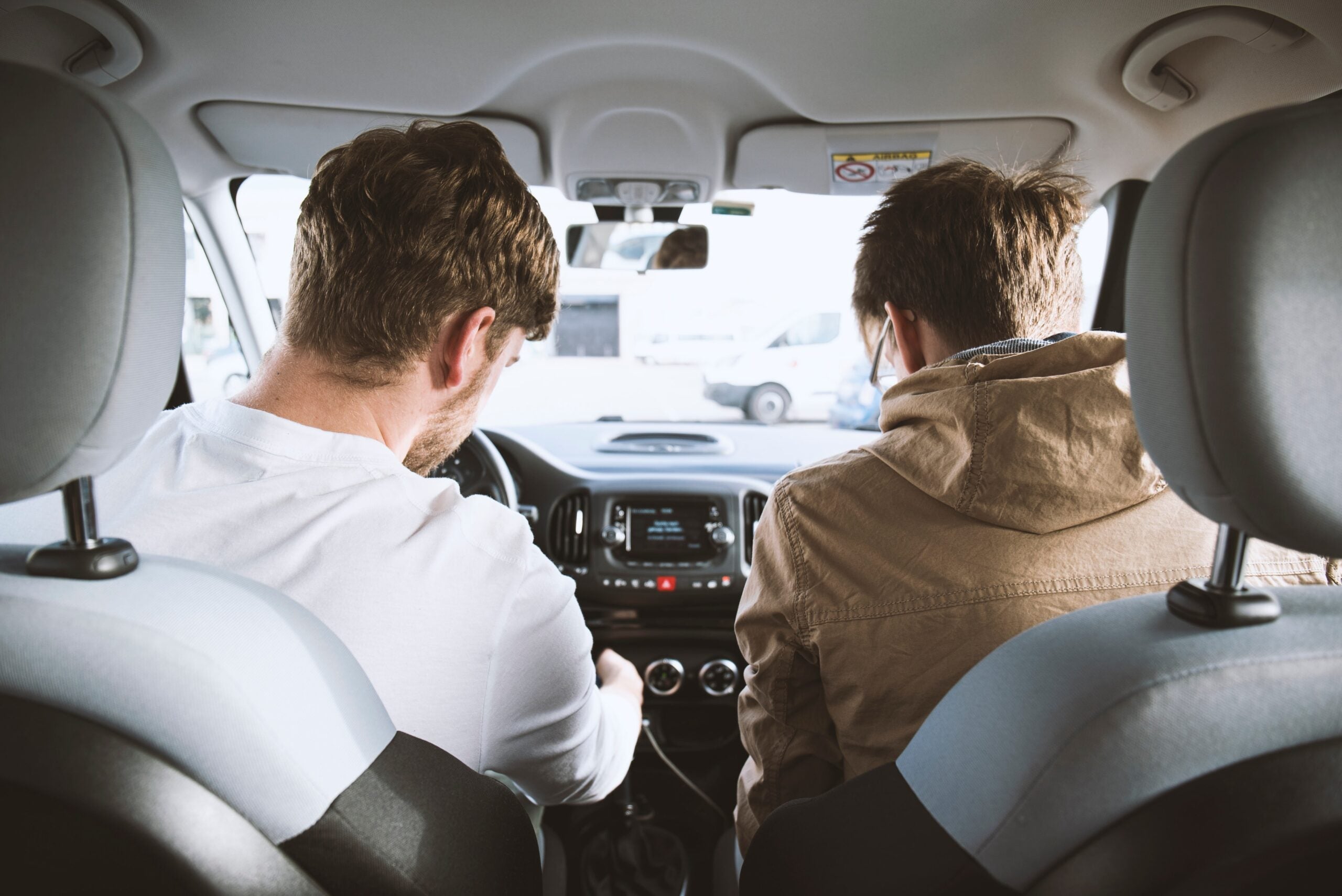 Nettoyer l'intérieur d'une voiture de fumeur