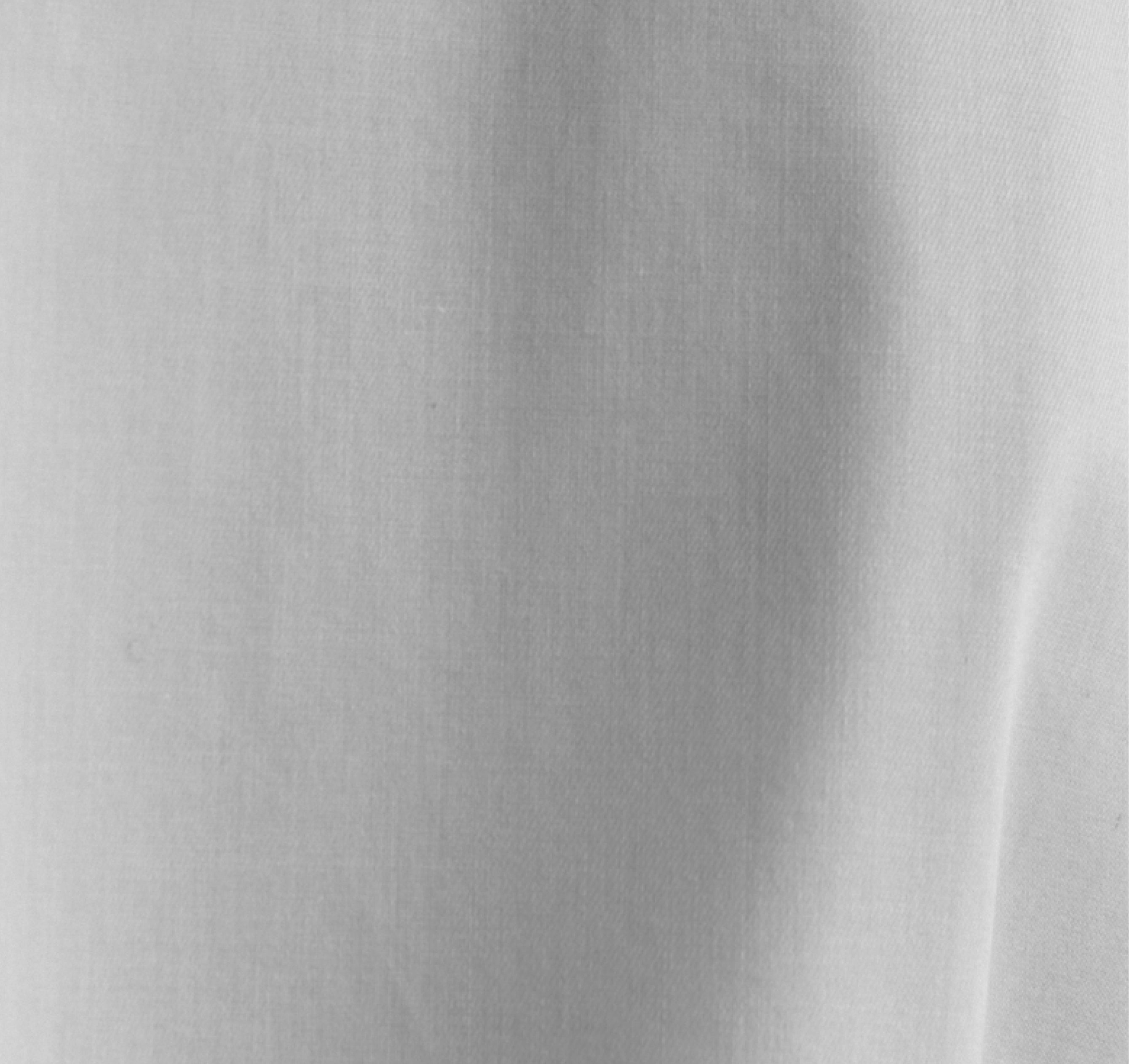 A cloth made of white poplin material