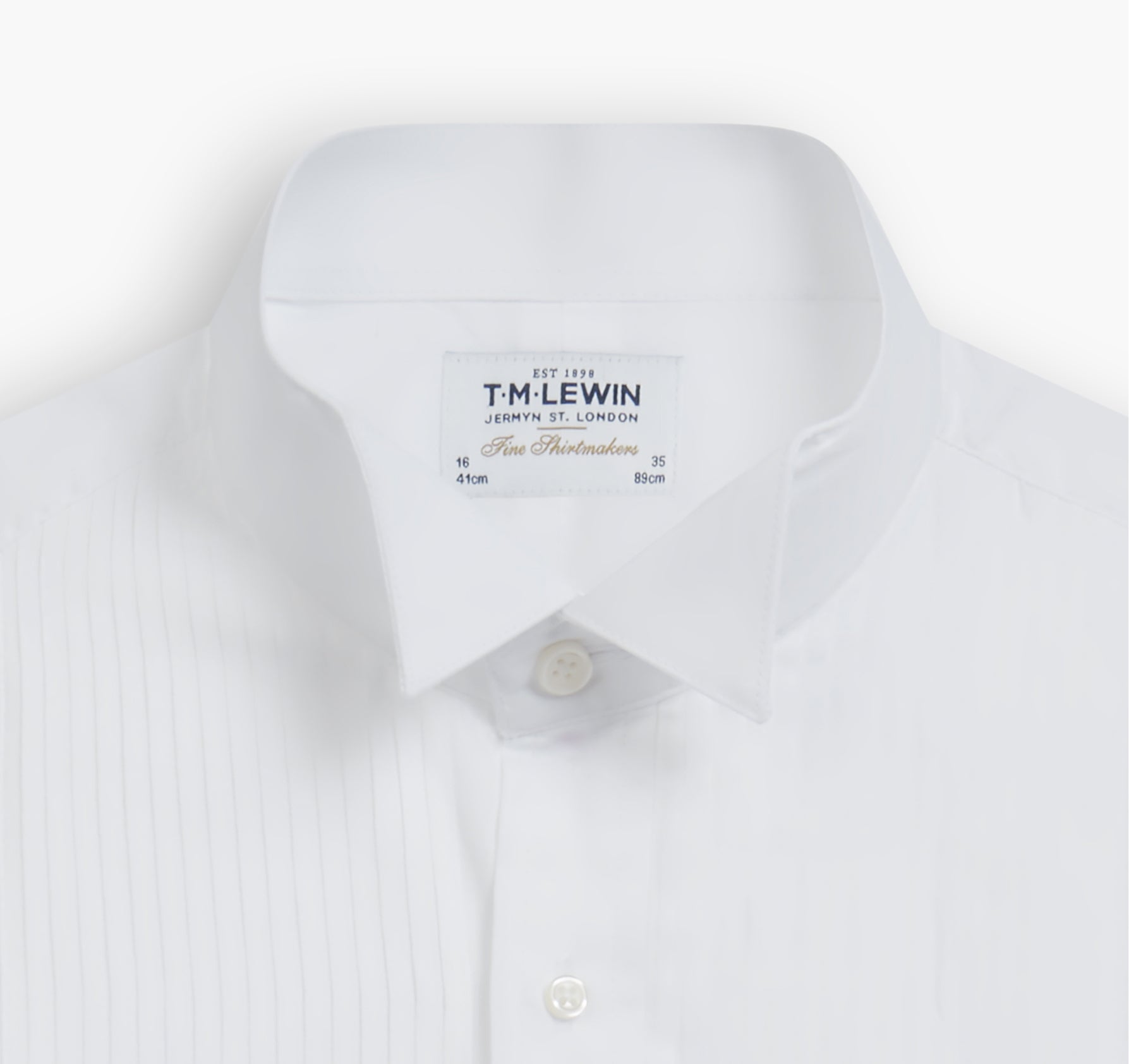 A White Wing Collar Shirt