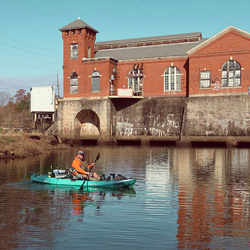 Le kayak Vibe Yellowfin 130T est idéal pour les pêcheurs solitaires