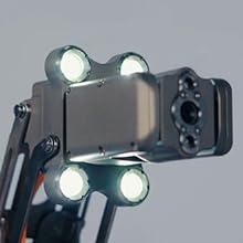 8 Powerful Lights ( 6 Front and 2 Rear）