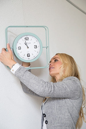 Hanging a clock with STAS dibond hanger