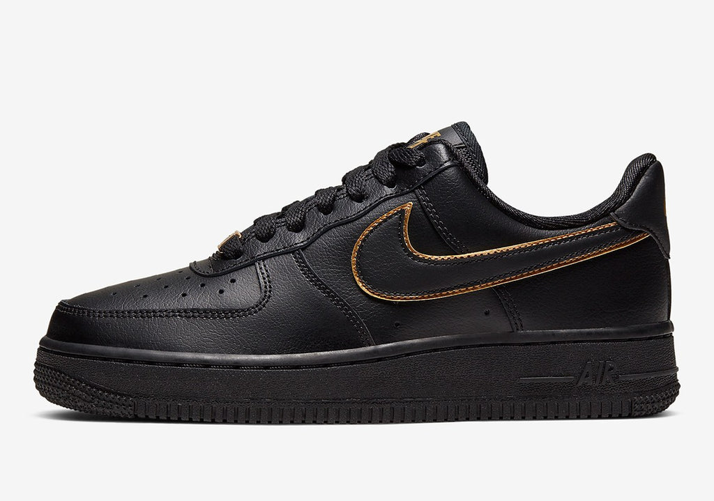 luego gloria abajo NIKE AIR FORCE 1 '07 NEGRAS LOGO NEGRO Y DORADO – RetroZapas